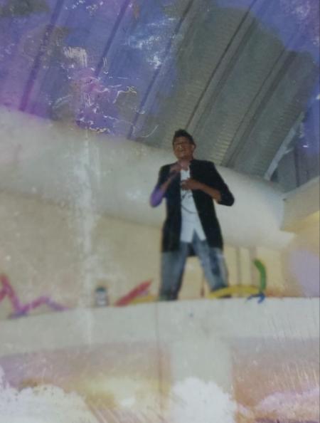 Primera presentación cantando en vivo en 2008.